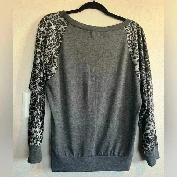 Woman’s GameDay NBA - Picture 2 of 2